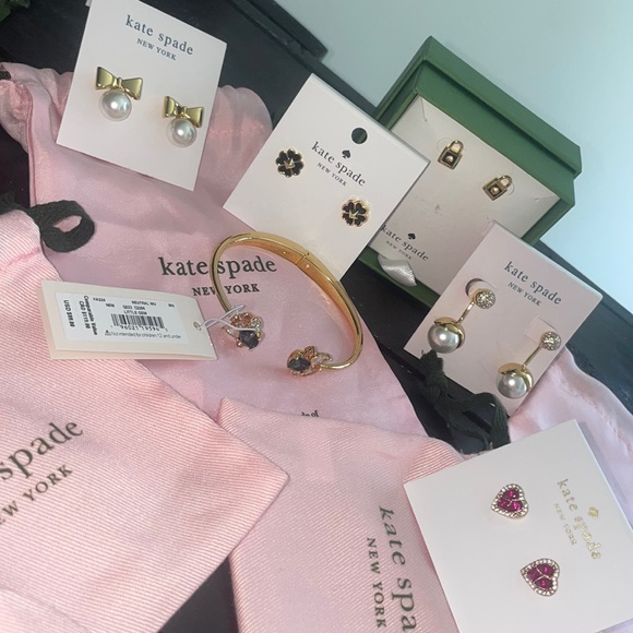 ♠️Winner’s Choice of Kate Spade including 2 Ear Rings and a Bangle♠️ - Picture 9 of 11
